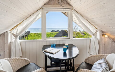 Asgerd - 20M from the Sea: Blauw, Struik, Verblijf, Groundcover, Tuin, Landgoed, Schaduw, Landscaping, Boerderij, Eco Hotel