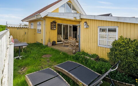 Asgerd - 20M from the Sea: Blauw, Struik, Verblijf, Groundcover, Tuin, Landgoed, Schaduw, Landscaping, Boerderij, Eco Hotel