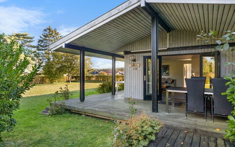 Kajsa - 250M from the Sea: Veranda, Huis, Huis, Dak, Verblijf, Deur, Siding, Schaduw, Landgoed, Garden Gebouwen