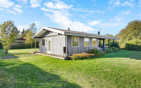 Kajsa - 250M from the Sea: Gras, Gebouw, Huis, Huis, Dak, Verblijf, Struik, Land Lot, Plain