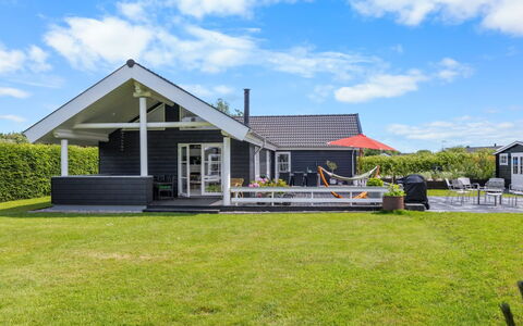 Falki - 320M from the Sea: Huis, Dak, Huis, Verblijf, Struik, Groundcover, Landgoed, Boerderij, Siding, Garden Gebouwen