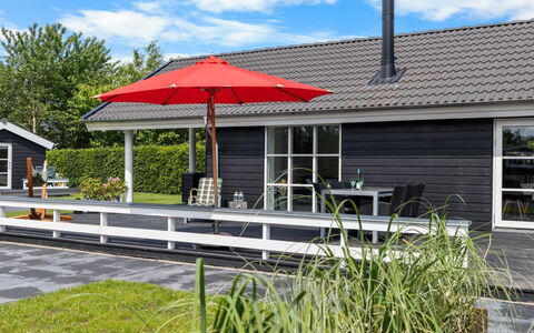 Falki - 320M from the Sea: Huis, Dak, Huis, Verblijf, Struik, Groundcover, Landgoed, Boerderij, Siding, Garden Gebouwen