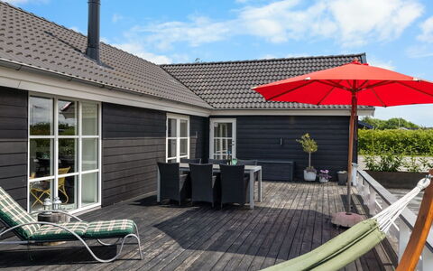 Falki - 320M from the Sea: Huis, Dak, Huis, Verblijf, Struik, Groundcover, Landgoed, Boerderij, Siding, Garden Gebouwen