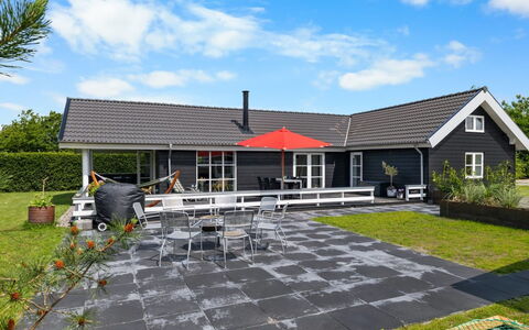 Falki - 320M from the Sea: Huis, Dak, Huis, Verblijf, Struik, Groundcover, Landgoed, Boerderij, Siding, Garden Gebouwen