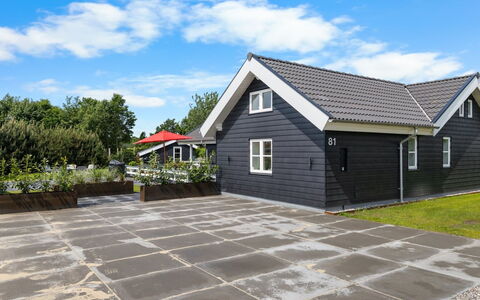 Falki - 320M from the Sea: Huis, Dak, Huis, Verblijf, Struik, Groundcover, Landgoed, Boerderij, Siding, Garden Gebouwen