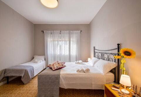 Sunshine Escape Villa In Porto Cesareo, Wi-fi, Ac: Bed, Slaapkamer, Interieur Ontwerp, Bedding, Laken, Verdieping, Linens, Meubilair, Kamer, Flooring