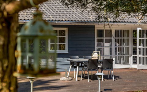 Eikka - 1Km from the Sea: Zwembad, Buitenmeubels, Meubilair, Toevlucht, Flagstone, Eco Hotel, Schaduw, Stoel, Vrije Tijd, Landgoed