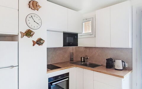 Les Amandiers: Deur, Balkon, Stoel, Buitenmeubels, Werf, Oprit, Kamerplant, Binnenplaats, Gang, Bloempot
