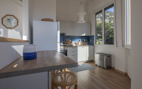 Green Home Seaside, Parking, Wifi, Ac, Genova Nerv: Meubilair, Interieur Ontwerp, Flooring, Hout, Keuken, Toestel Van De Keuken, Countertop, Major Appliance, Plafond, Verdieping