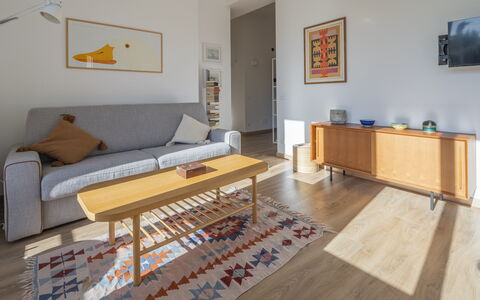 Green Home Seaside, Parking, Wifi, Ac, Genova Nerv: Meubilair, Interieur Ontwerp, Flooring, Verdieping, Muur, Bankstel, Hout, Kamer, Houten Vloer, Woonkamer
