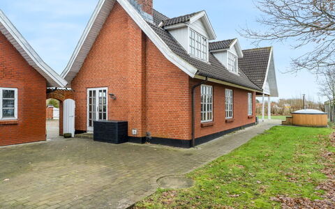 Star - 200M to the Fjord: Blauw, Struik, Verblijf, Groundcover, Tuin, Landgoed, Schaduw, Landscaping, Boerderij, Eco Hotel