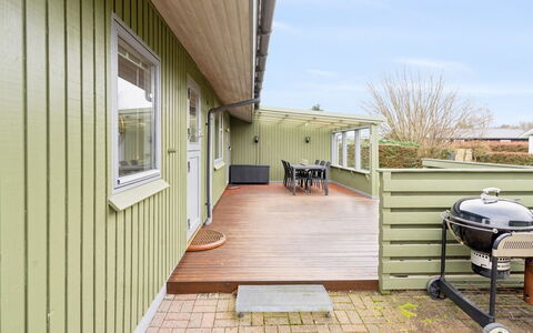 Severine - 650M from the Sea: Dak, Huis, Huis, Verblijf, Deur, Siding, Dek, Veranda, Plank, Hardwood