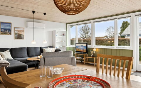Severine - 650M from the Sea: Dak, Huis, Huis, Verblijf, Deur, Siding, Dek, Veranda, Plank, Hardwood