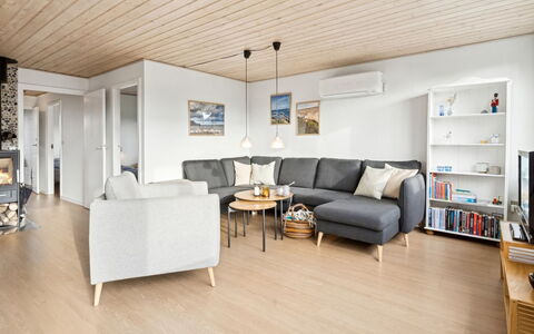 Severine - 650M from the Sea: Dak, Huis, Huis, Verblijf, Deur, Siding, Dek, Veranda, Plank, Hardwood