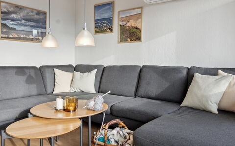 Severine - 650M from the Sea: Dak, Huis, Huis, Verblijf, Deur, Siding, Dek, Veranda, Plank, Hardwood