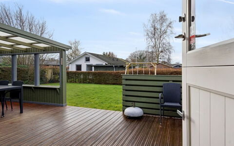 Severine - 650M from the Sea: Dak, Huis, Huis, Verblijf, Deur, Siding, Dek, Veranda, Plank, Hardwood