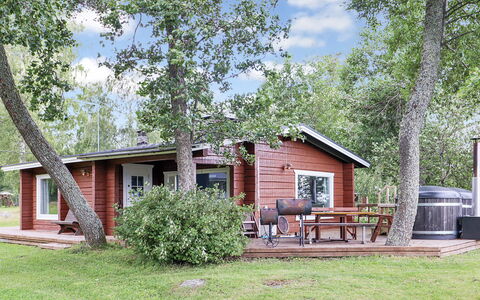 Anttoora B-Sauna: Boom, Gras, Huis, Huis, Verblijf, Struik, Land Lot, Landelijk Gebied, Deur