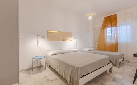 Villa Asami: Flooring, Verdieping, Interieur Ontwerp, Plafond, Meubilair, Kamer, Appartement, Houten Vloer, Slaapkamer, Bed