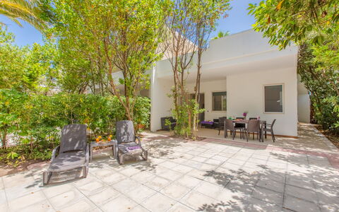 Villa Asami: Tuin, Woody Plant, Schaduw, Landscaping, Werf, Backyard, Hacienda, Eco Hotel, Oprit, Villa