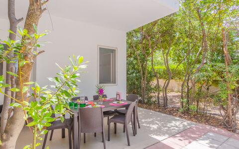 Villa Asami: Tuin, Schaduw, Landscaping, Backyard, Buitenmeubels, Werf, Eco Hotel, Outdoor Structuur, Hacienda, Patio