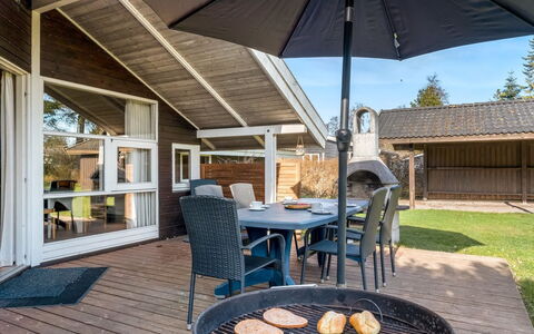 Emili - 300M from the Sea: Hout, Meubilair, Appartement, Kamer, Plafond, Beits, Stoel, Hardwood, Vernis, Timmerhout