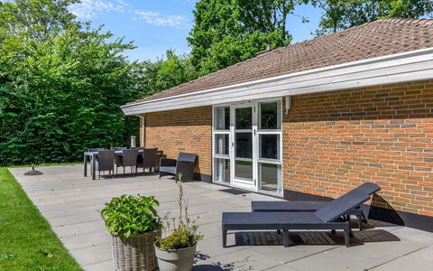 Wilma - 30Km from the Sea: Meubilair, Buitenmeubels, Huis, Steen, Stoel, Tuin, Schaduw, Landgoed, Patio, Werf