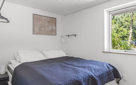 Wilma - 30Km from the Sea: Slaapkamer, Hout, Plafond, Bed, Interieur Ontwerp, Laken, Bedding, Verdieping, Flooring, Huis