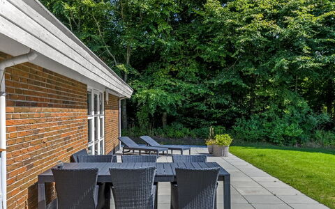 Wilma - 30Km from the Sea: Meubilair, Buitenmeubels, Hout, Stoel, Buitentafel, Tafel, Schaduw, Tuin, Keuken En Eettafel, Patio