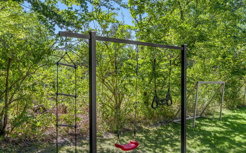 Wilma - 30Km from the Sea: Schaduw, Tuin, Schommel, Bos, Speeltoestel, Park, Speelplaats, Backyard