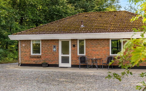 Wilma - 30Km from the Sea: Flooring, Verdieping, Plafond, Interieur Ontwerp, Countertop, Keuken, Cabinetry, Kamer, Major Appliance, Lichte Inrichting