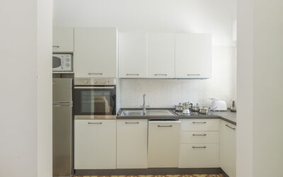 Casa Nunzia: Toestel Van De Keuken, Keuken, Countertop, Major Appliance, Flooring, Cabinetry, Interieur Ontwerp, Hout, Meubilair, Fornuis