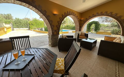 Villa Azzurra: Meubilair, Interieur Ontwerp, Boog, Flooring, Plafond, Stoel, Bankstel, Schaduw, Woonkamer