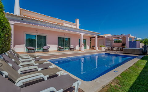 V8 Bastos - Vip Properties: 