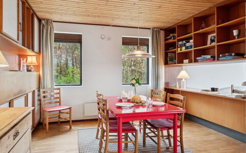 Brodde - 550M from the Sea: Blauw, Struik, Verblijf, Groundcover, Tuin, Landgoed, Schaduw, Landscaping, Boerderij, Eco Hotel