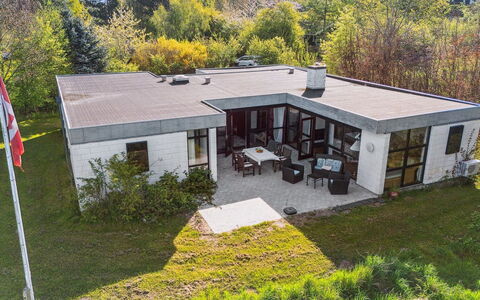 Brodde - 550M from the Sea: Blauw, Struik, Verblijf, Groundcover, Tuin, Landgoed, Schaduw, Landscaping, Boerderij, Eco Hotel