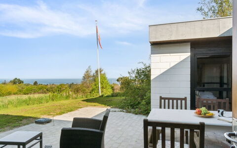 Brodde - 550M from the Sea: Blauw, Struik, Verblijf, Groundcover, Tuin, Landgoed, Schaduw, Landscaping, Boerderij, Eco Hotel