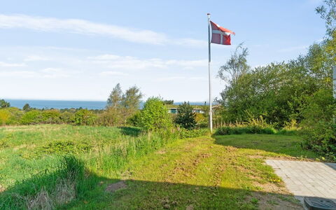 Brodde - 550M from the Sea: Blauw, Struik, Verblijf, Groundcover, Tuin, Landgoed, Schaduw, Landscaping, Boerderij, Eco Hotel