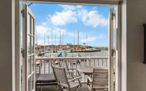 Annete - 20M from the Sea: Deur, Boot, Balkon, Watercraft, Stoel, Dek, Dok, Aluminium, Badplaats