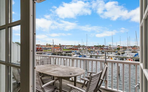 Annete - 20M from the Sea: Boot, Watercraft, Jachthaven, Appartement, Dok, Haven, Haven, Naval Architecture, Balkon, Boten En Varen - Materialen En Benodigdheden