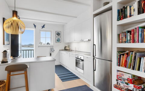 Annete - 20M from the Sea: Meubilair, Keuken, Interieur Ontwerp, Flooring, Countertop, Verdieping, Toestel Van De Keuken, Major Appliance, Cabinetry, Hout