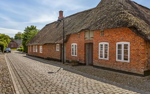 Deik - 25Km from the Sea: Landgoed, Schaduw, Oprit, Boerderij