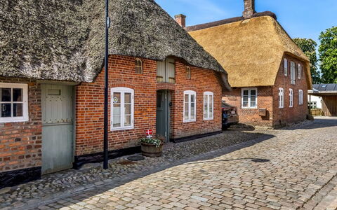 Deik - 25Km from the Sea: Landgoed, Schaduw, Oprit, Boerderij