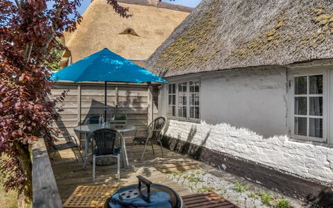 Deik - 25Km from the Sea: Landgoed, Schaduw, Oprit, Boerderij