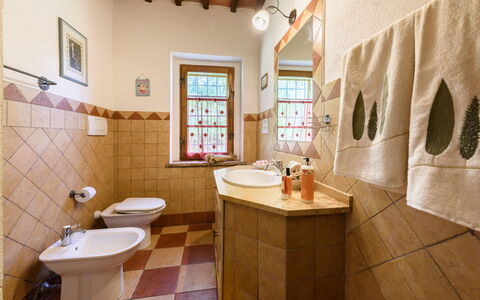Villa Tregole: Interieur Ontwerp, Flooring, Verdieping, Loodgieterswerkinrichting, Badkamer, Meubilair, Plafond, Kraan, Kamer, Loodgieter