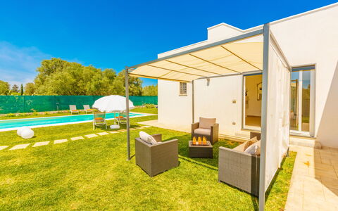 Villa Eufriama: Schaduw, Gazon, Vrije Tijd, Landscaping, Landgoed, Zwembad, Werf, Kunstgras, Villa, Eco Hotel