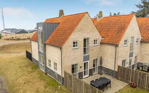 Etly - 246M from the Sea: Hout, Huis, Veranda, Dek, Hardwood, Dak, Beits, Houten Vloer, Eco Hotel