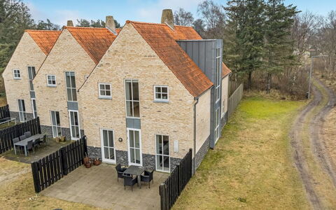 Etly - 246M from the Sea: Hout, Huis, Veranda, Dek, Hardwood, Dak, Beits, Houten Vloer, Eco Hotel