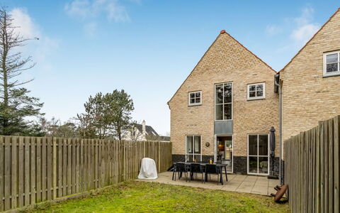 Etly - 246M from the Sea: Hout, Huis, Veranda, Dek, Hardwood, Dak, Beits, Houten Vloer, Eco Hotel
