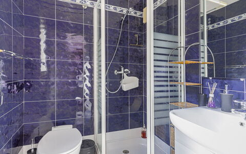 Le Chevalier: Loodgieterswerkinrichting, Flooring, Interieur Ontwerp, Verdieping, Badkamer, Loodgieter, Kamer, Douche, Toilet, Kraan