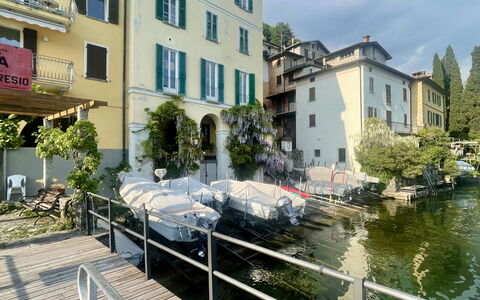 Miralago: Gebouw, Waterweg, Boot, Watercraft, Waterloop, Woongebied, Kanaal, Boten En Varen - Materialen En Benodigdheden, Appartement, Meer